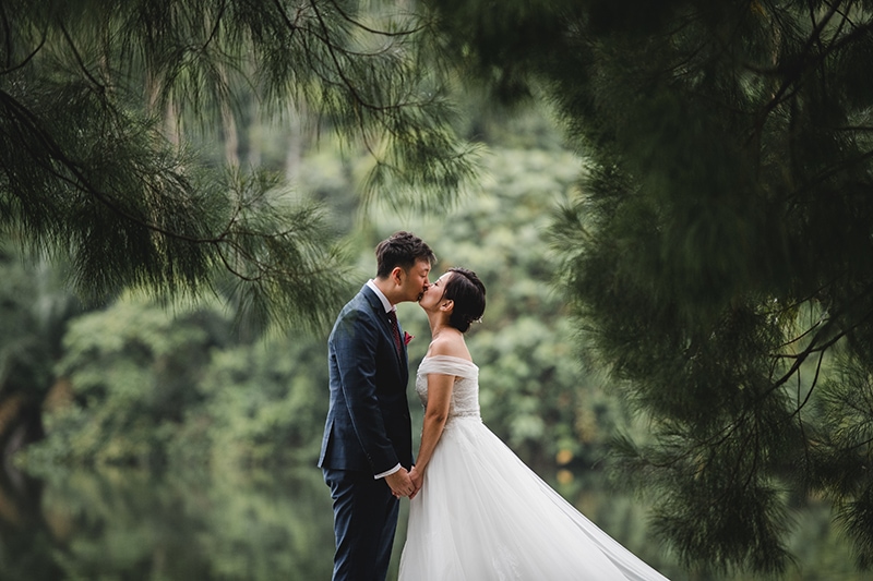 couple forest wedding